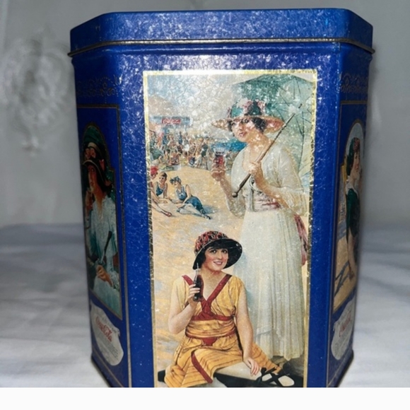 The Drink of All the Year, 1994 Vintage Coca Cola tin - Picture 2 of 3